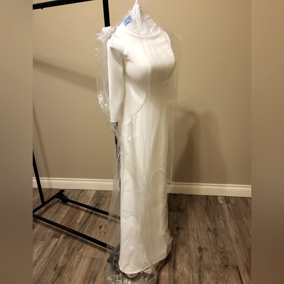 Rosa Clara Capel Wedding Dress & Veil- dress size 8 - Picture 5 of 9